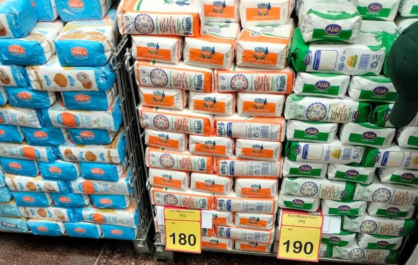 Flour on the shelf in the supermarket. Photo (BDA).