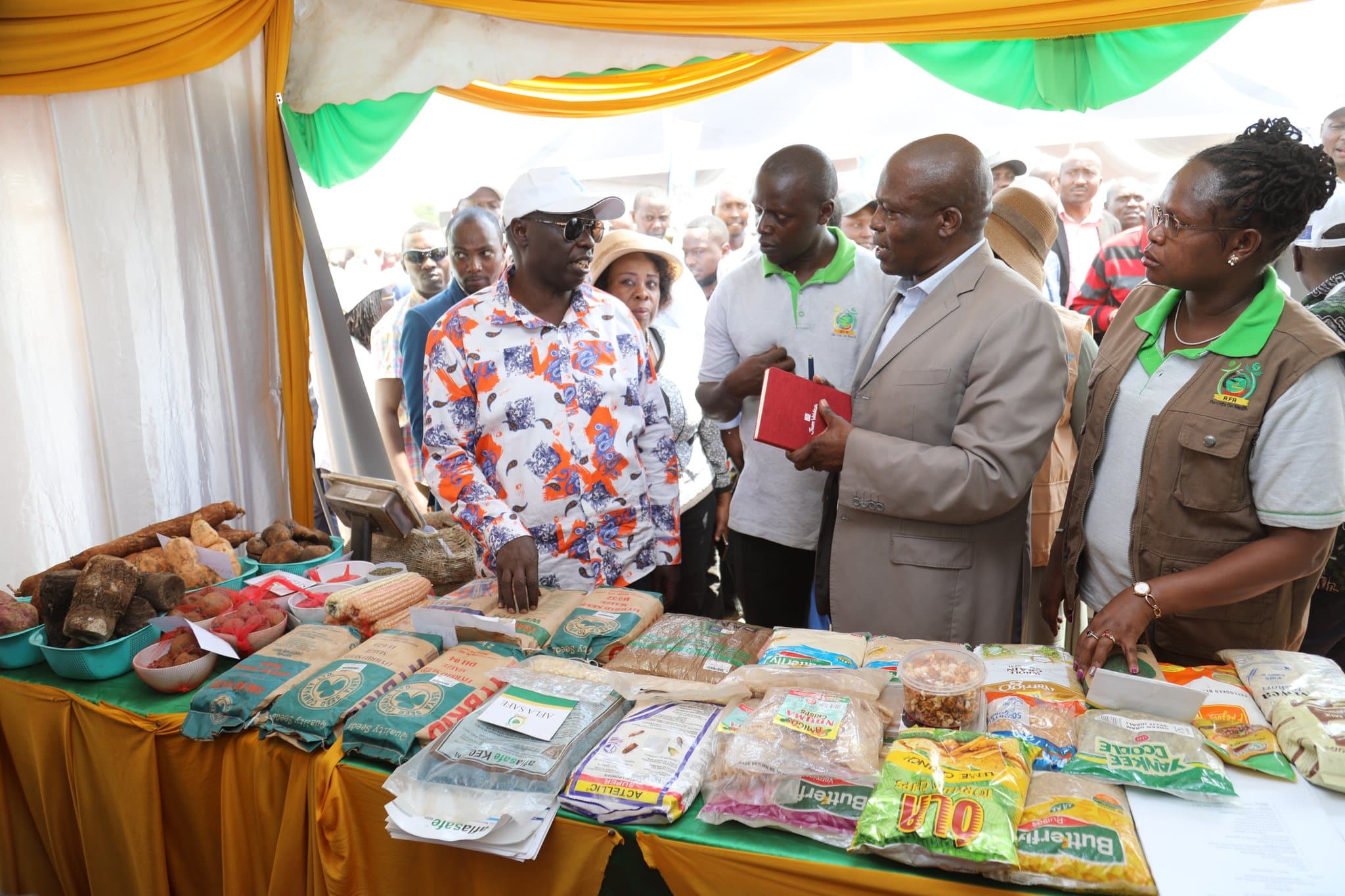 Deputy President Rigathi Gachagua visits a stand where seed are being displayed. (Photo: AFA)